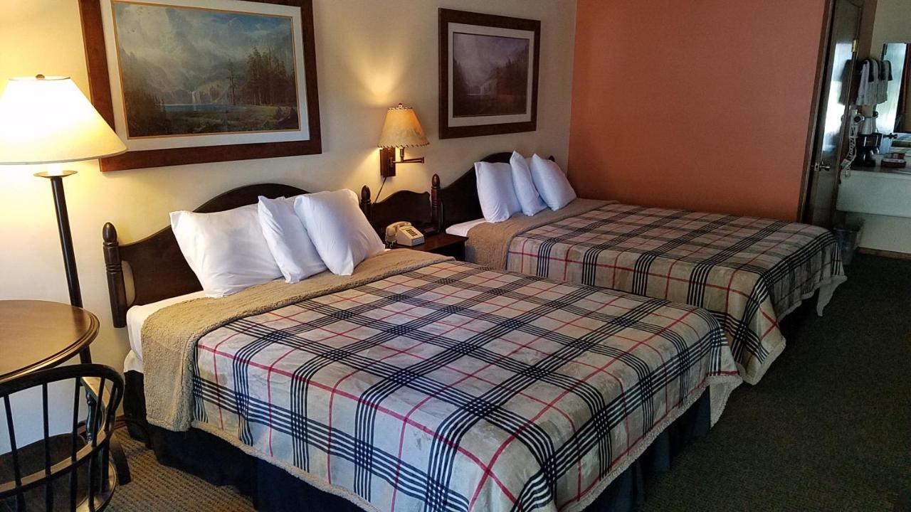 Country Mountain Inn Юрика Спрингс Экстерьер фото