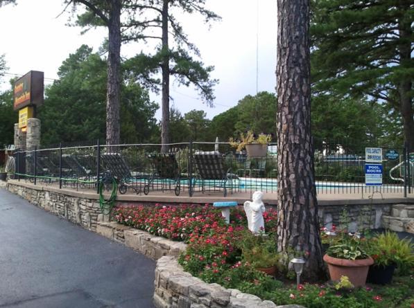 Country Mountain Inn Юрика Спрингс Экстерьер фото