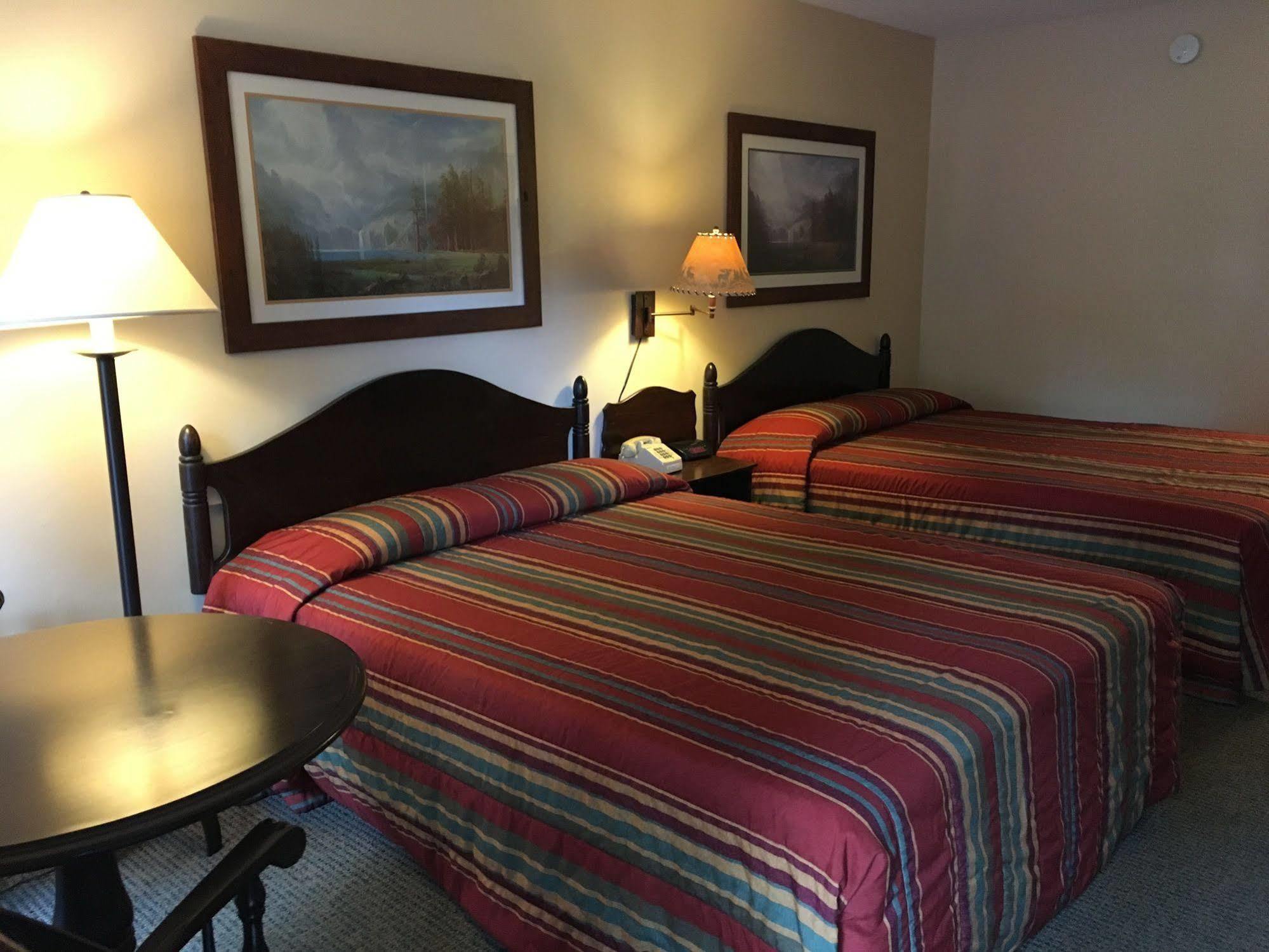 Country Mountain Inn Юрика Спрингс Экстерьер фото